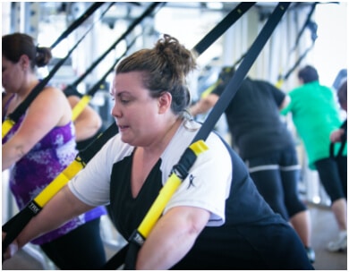 Class of people working out together to lose weight